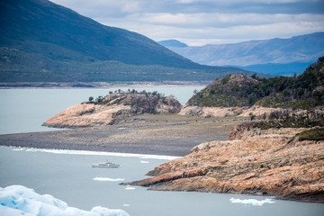 形容行动缓慢的成语
