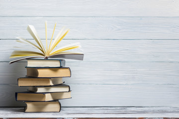 形容行动缓慢的成语